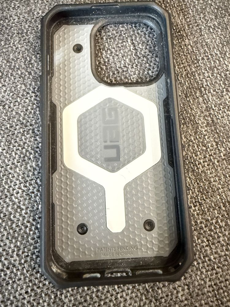 Iphone 15 pro- pancerne etui UAG Pathfinder