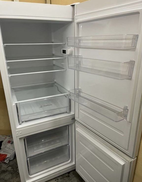Холодильник Indesit tf611u6iw