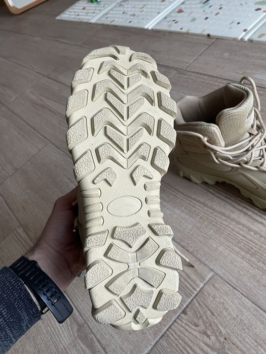 Bota militar nova