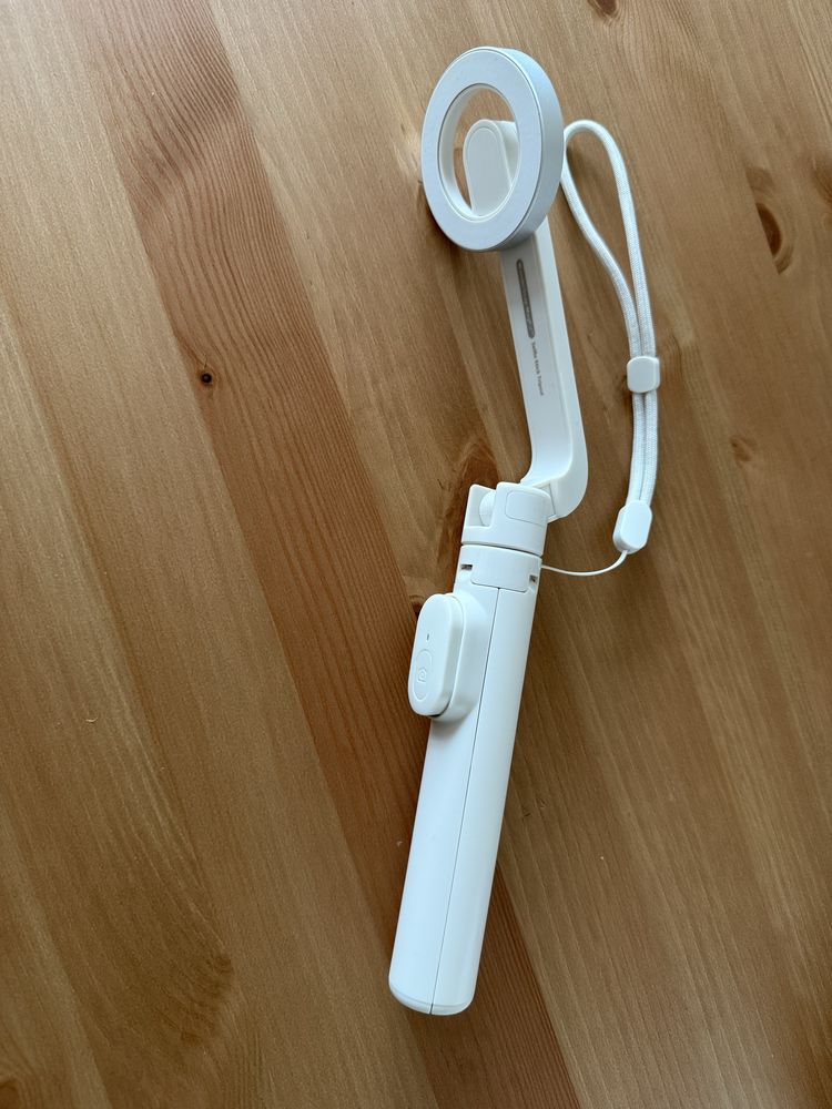 Uchwyt Spigen selfie stick magsafe tripod beige beżowy bluetooth pilot