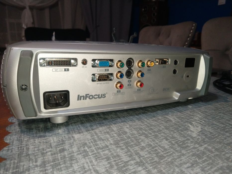Projektor InFocus Screen Play 5700 kinowy