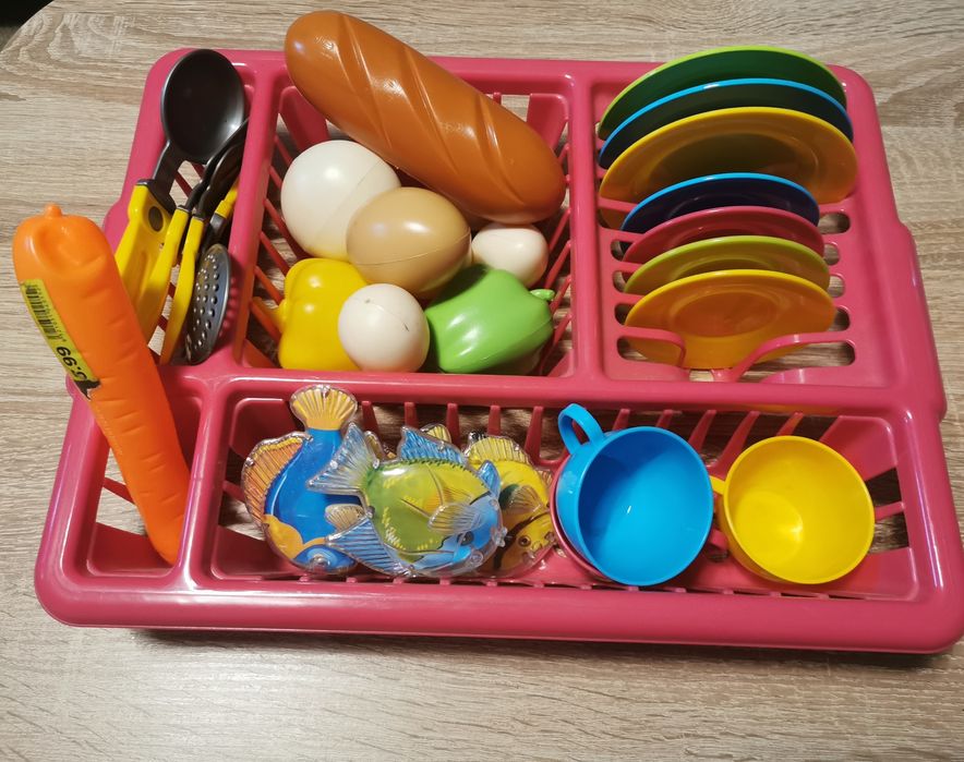 Suszarka na naczynia z zestawem akvesoriów