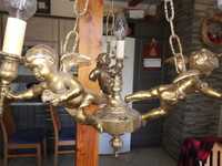 Piękny zadbany figuralny żyrandol - lampa z brązu.