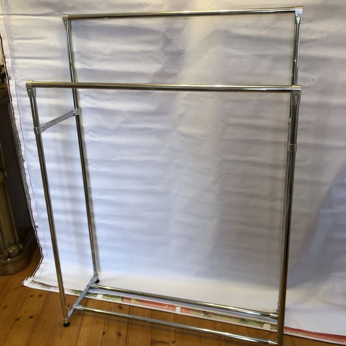 Стійка для одягу