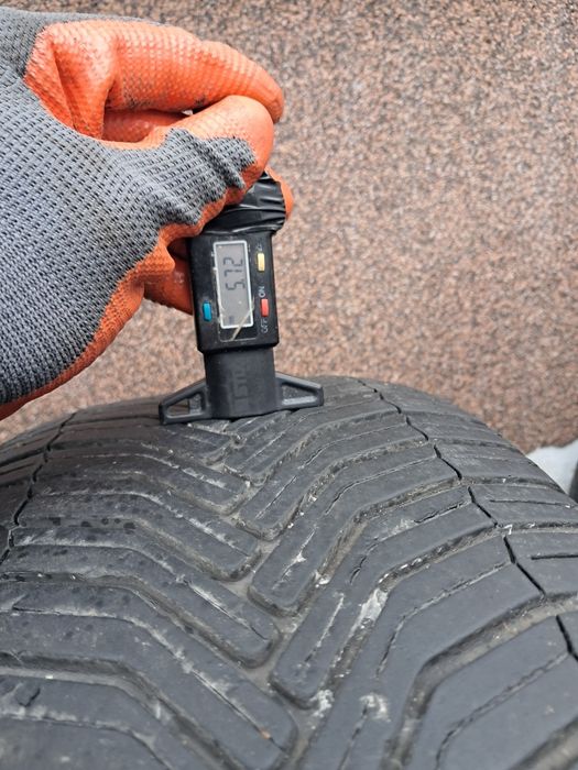 225/55 R17 97W M+S - Michelin CrossClimate - 4/2019 ~6mm - cena za 2
