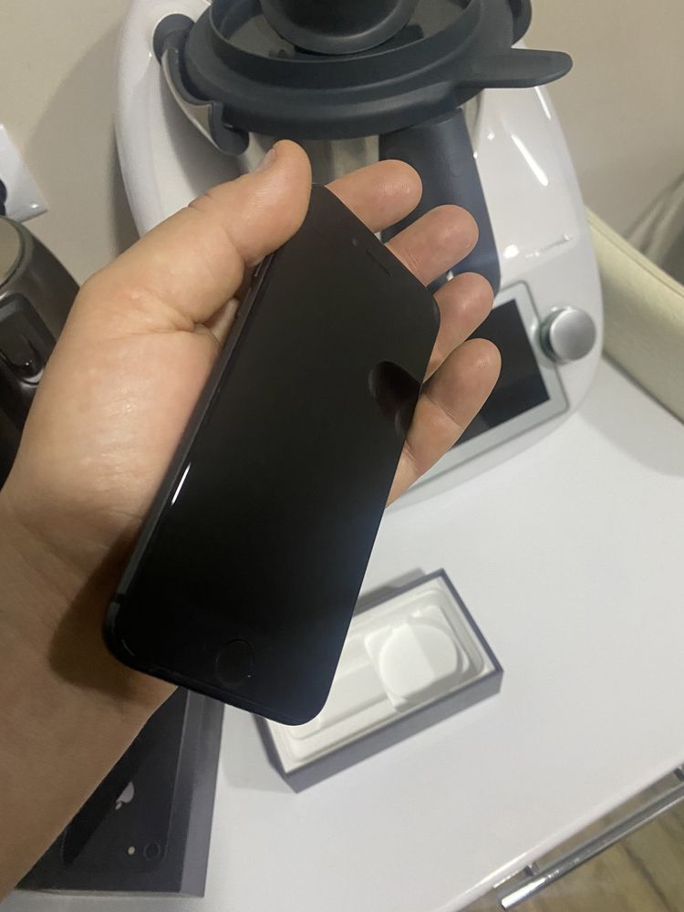 iPhone 8 - kondycja baterii 100%