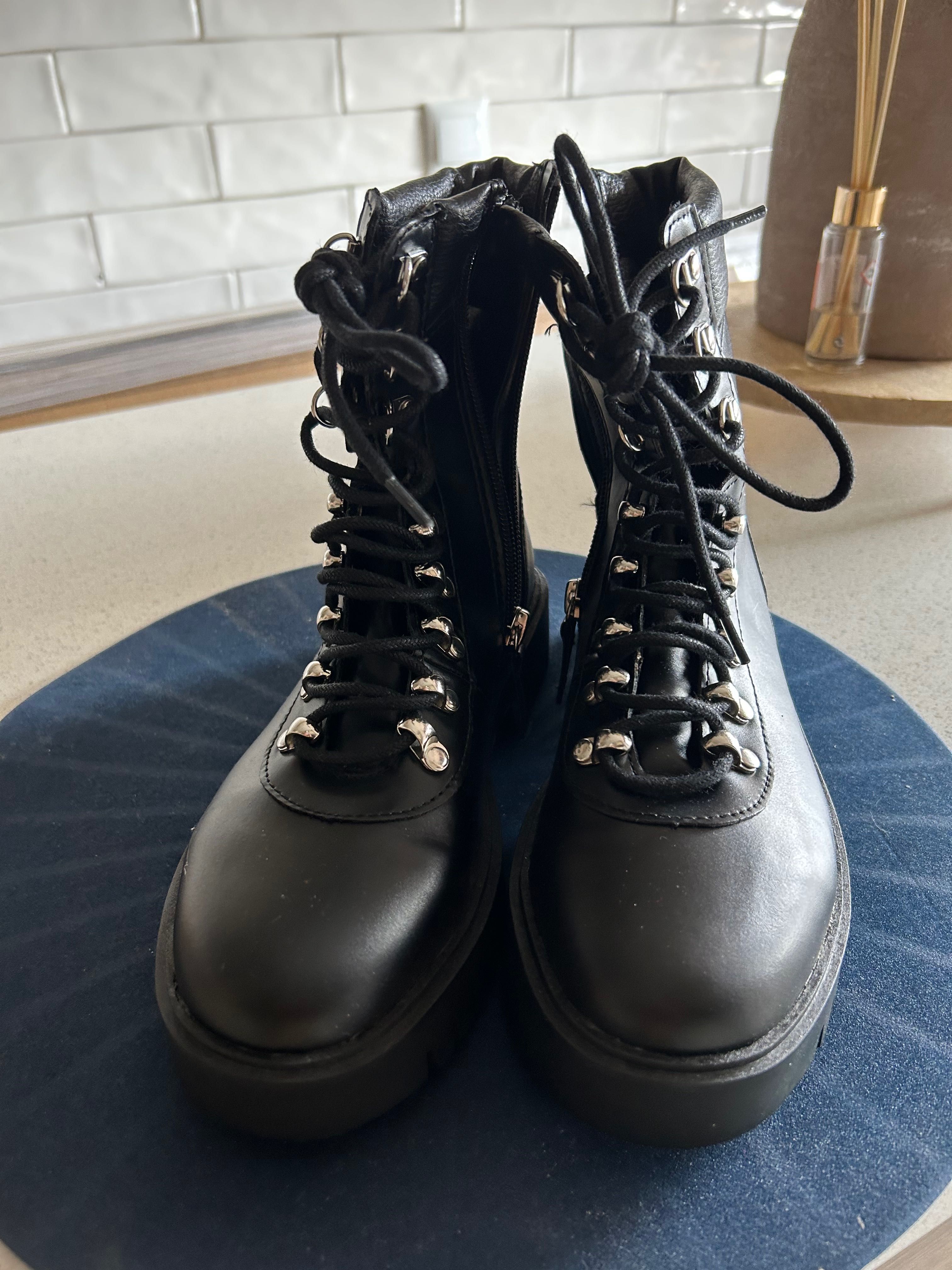 Botins pretos novos