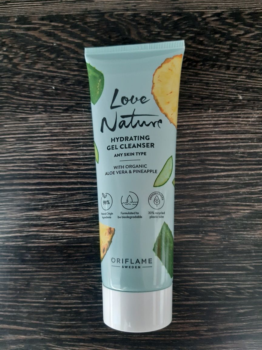 Oriflame Nawilżający żel oczyszczający Love Nature