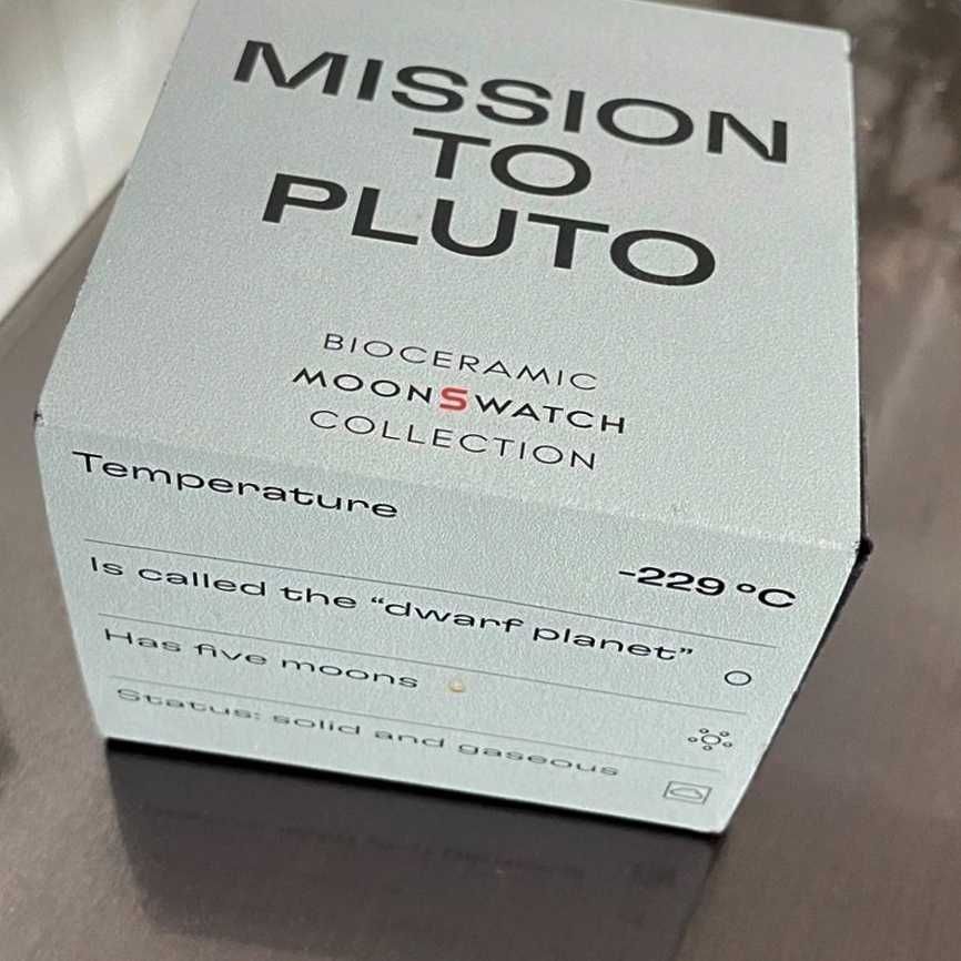 Zegarek Planet Pluton - unikatowy dodatek do Twojej kolekcji!