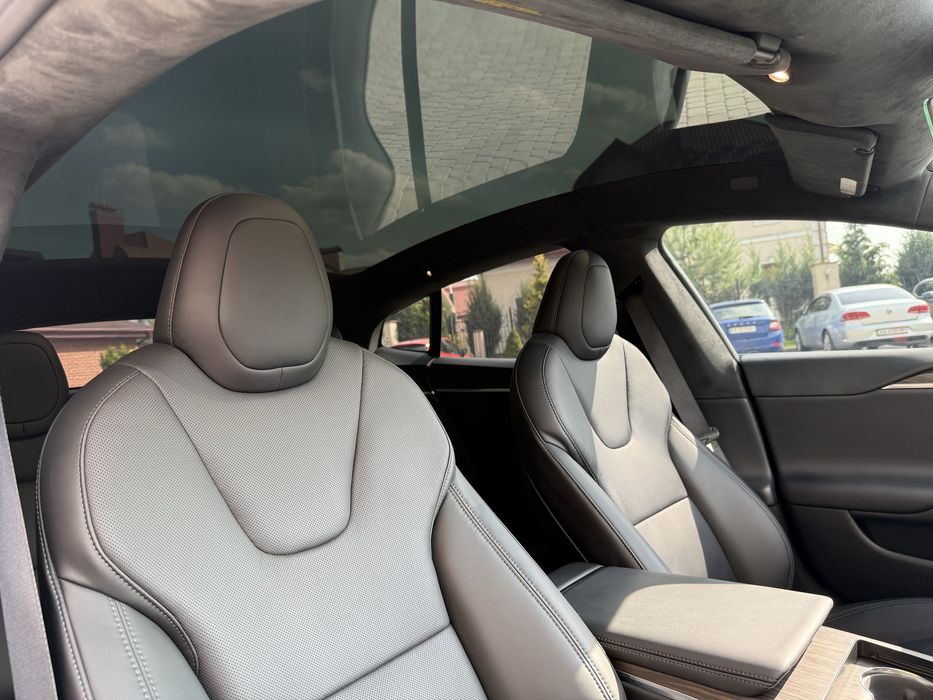 Tesla model s 2022 (тесла модел s 2022 року)