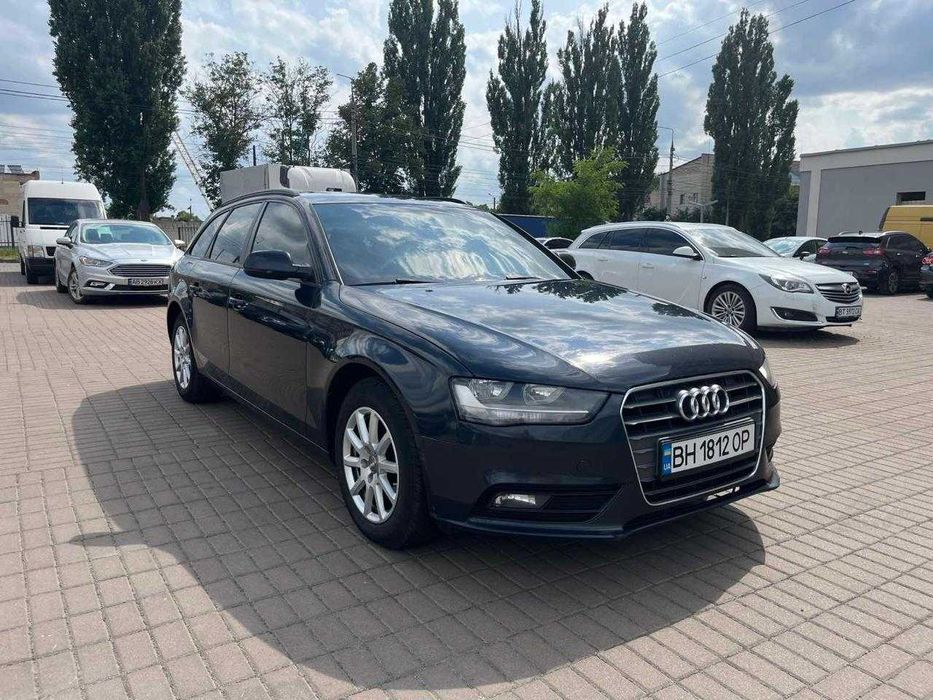 Продам AUDI A 4  (2 .0 дизель) 2013 року