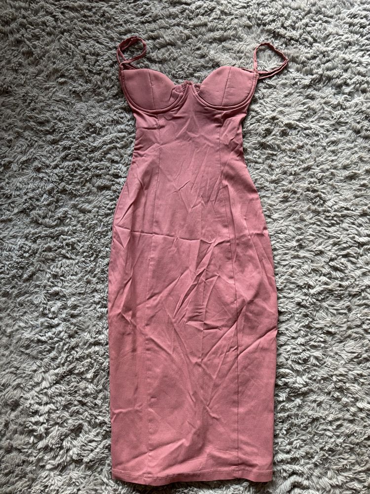 Sukienka gorsetowa Rare London