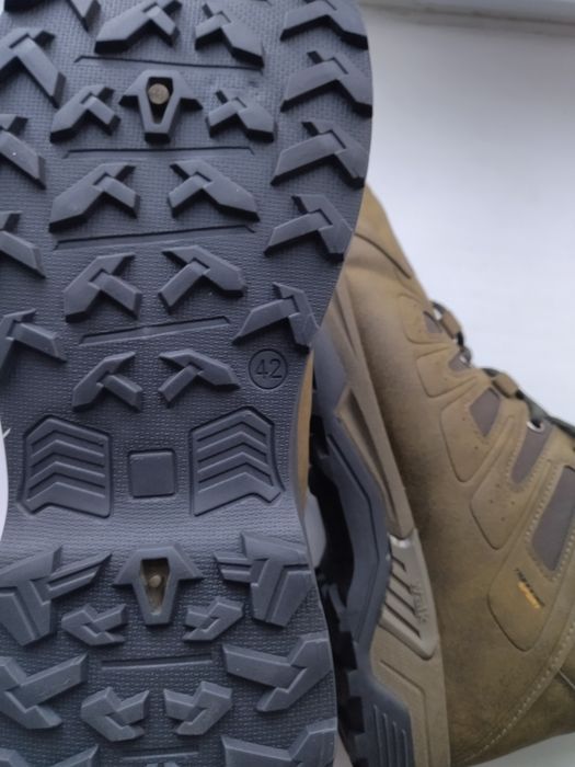 Чоловіче трекінгове взуття