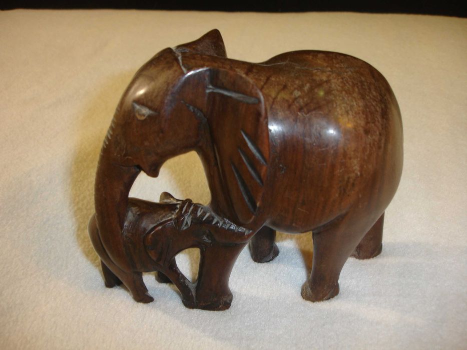 Єксклюзивна Фігура слона зі слоненям із жовтої намібійскій деревини