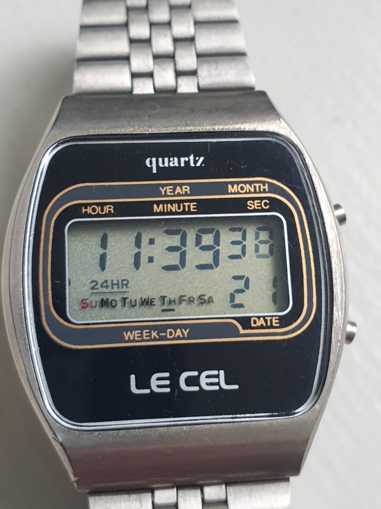 4 Zegarek elektroniczny LECEL quartz.