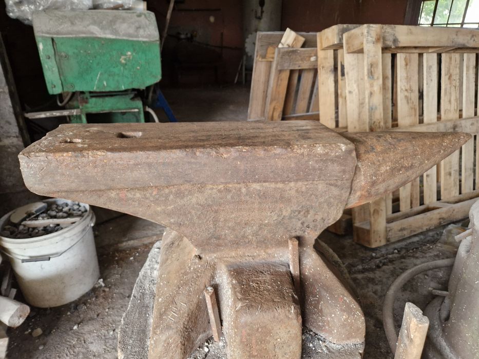 Kowadło kowalskie 250kg
