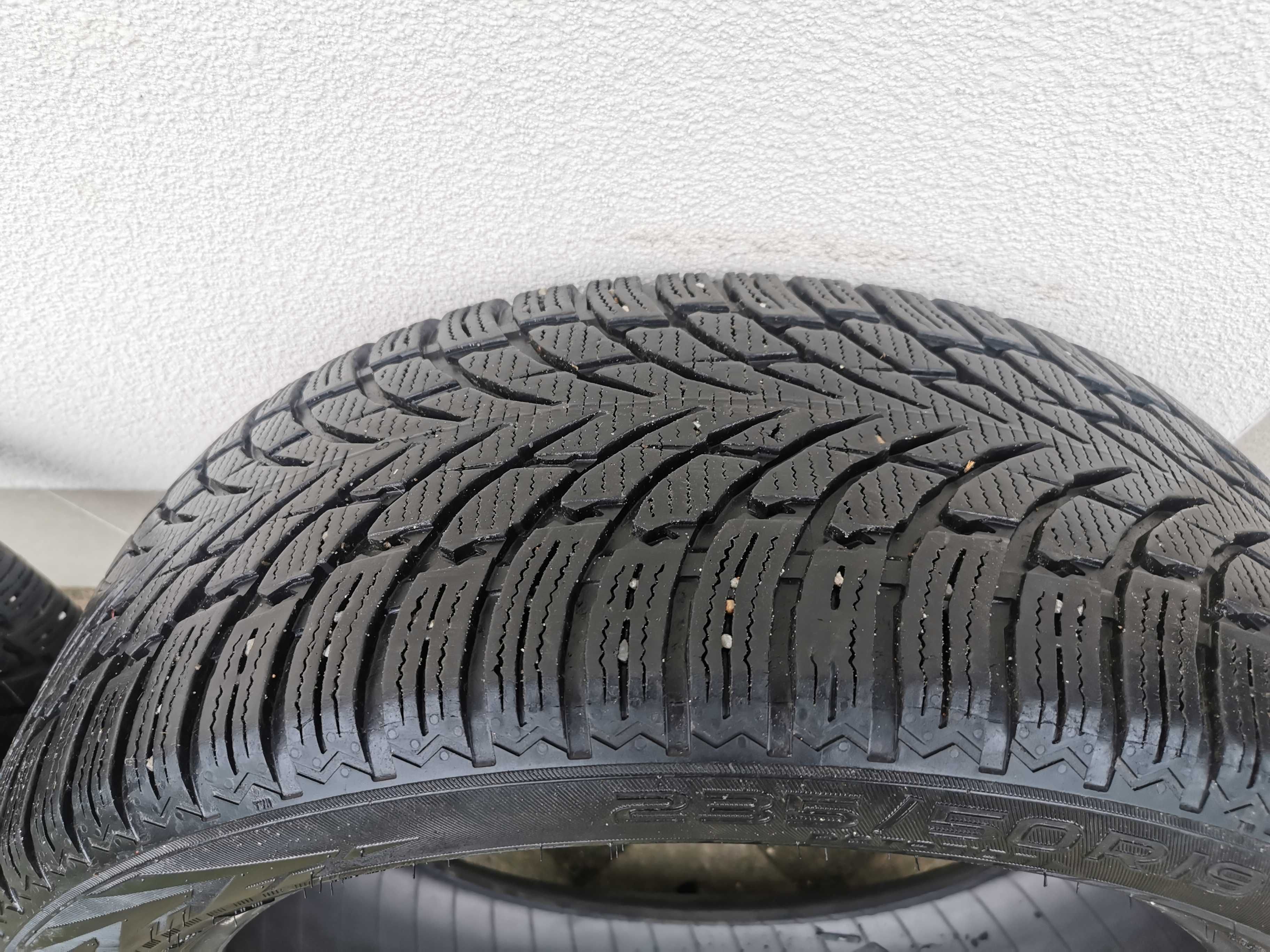 OPONY ZIMOWE nokian 4 sztuki 235/50/19 W Bardzo Dobrym Stanie Polecam!