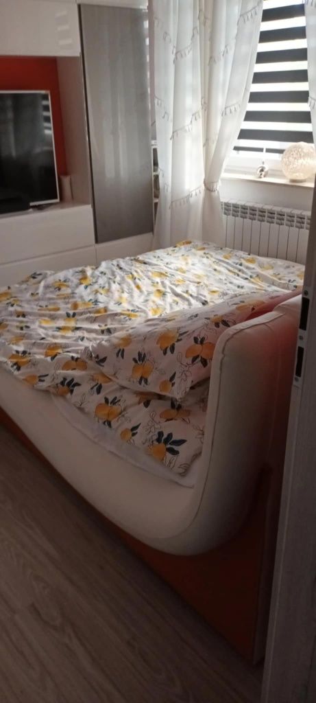 Łóżko sypialniane bez materaca
