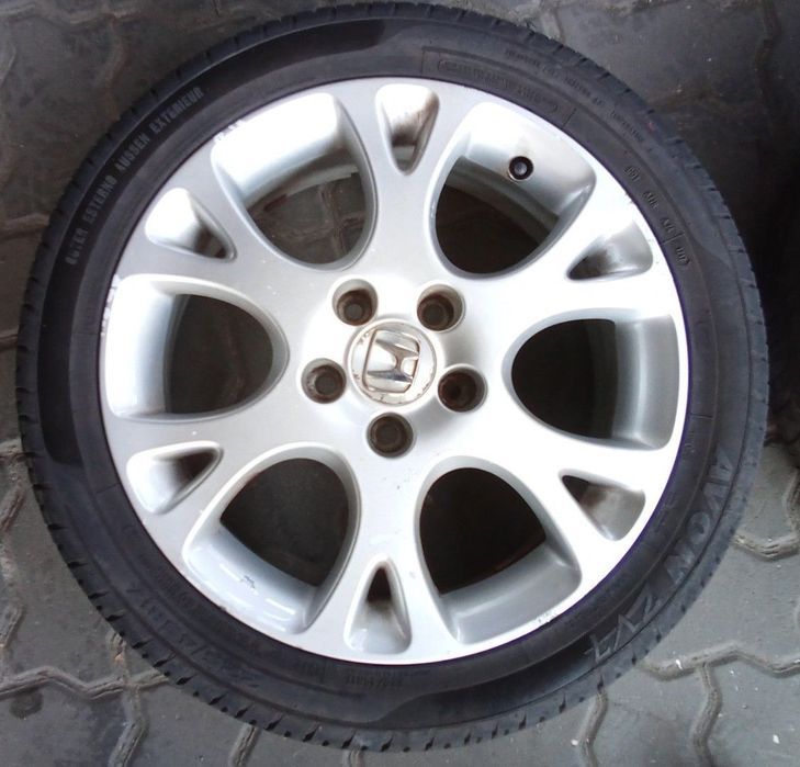 Jantes Honda R 17 com pneus furação 5 x 114.3