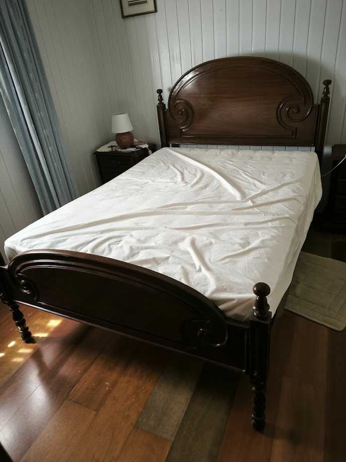 Roupeiro de quarto +mesas de cabeceira + cama