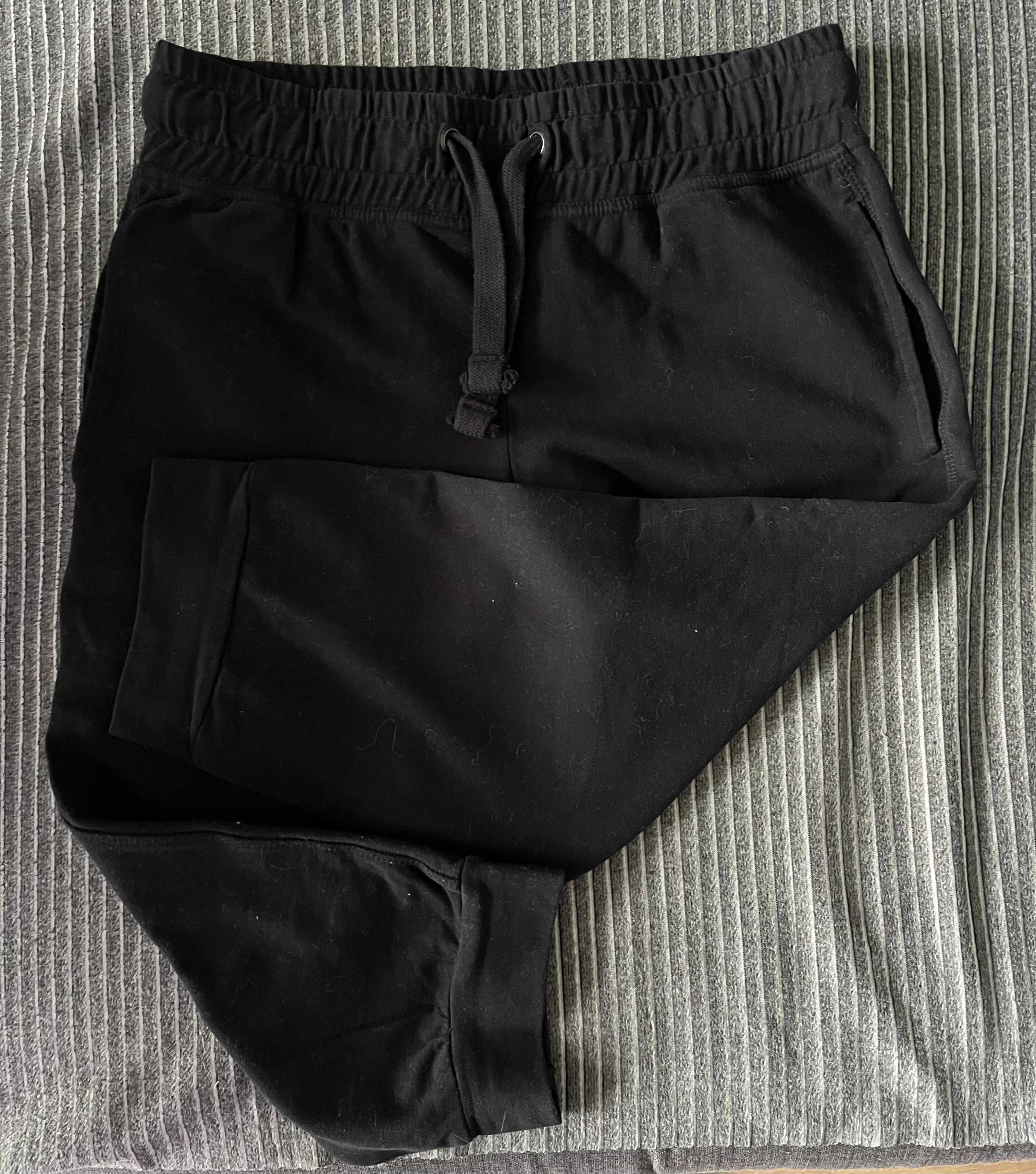 Czarne spodnie dresowe L