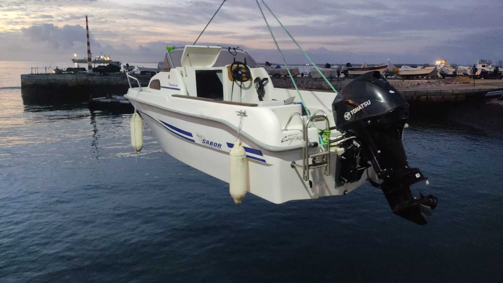 Vendo barco semi cabinado Sabor 460 em muito bom estado, motor novo
