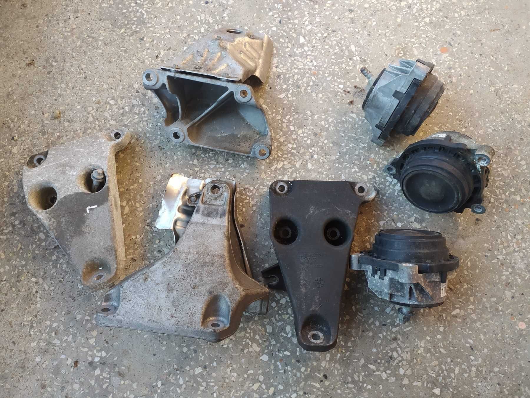 кронштейн двигателя подушка BMW X3 F25 N20  22116784824 22116856183