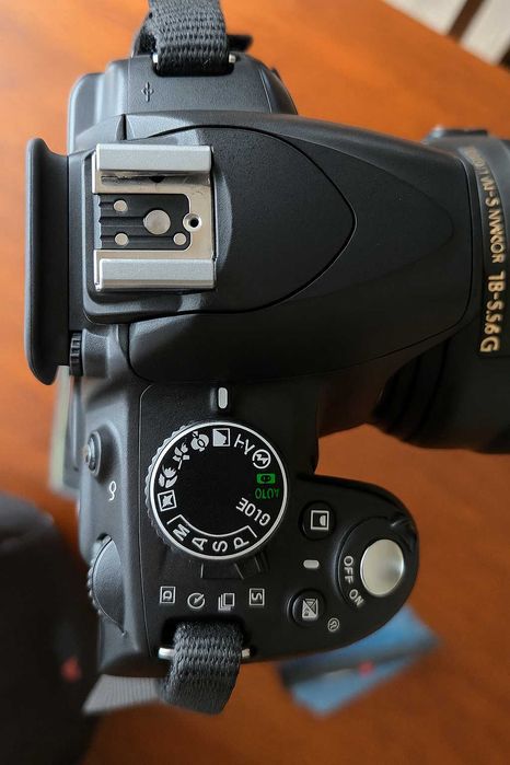 Nikon D3100 + dodatkowy obiektyw + statyw + 2 akumulatory + torba