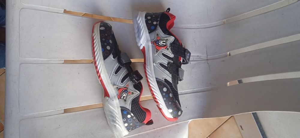 Desporto de criança preto