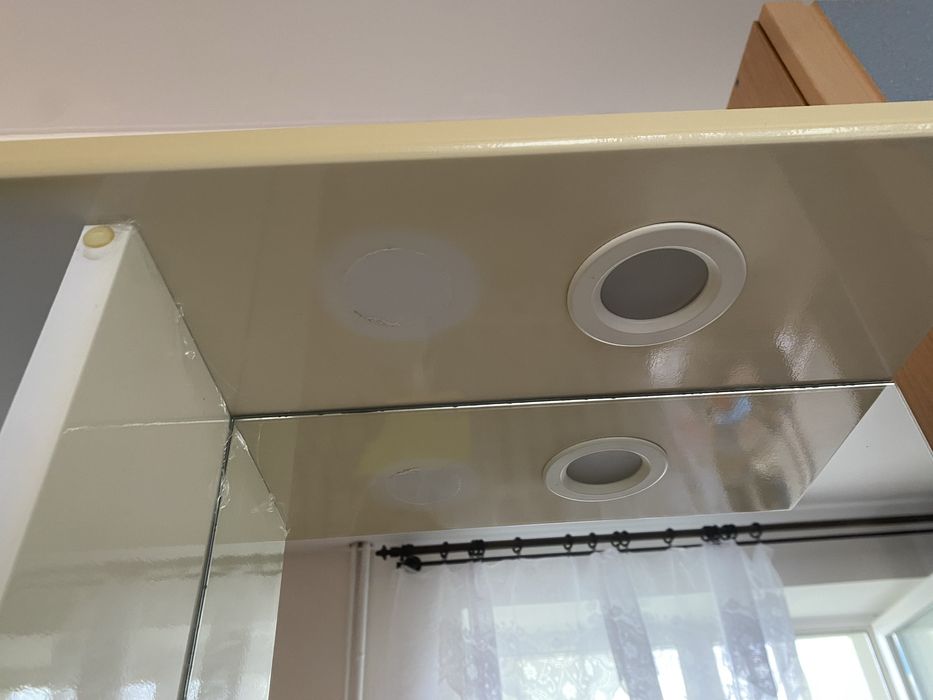 Дзеркало з підсвіткою