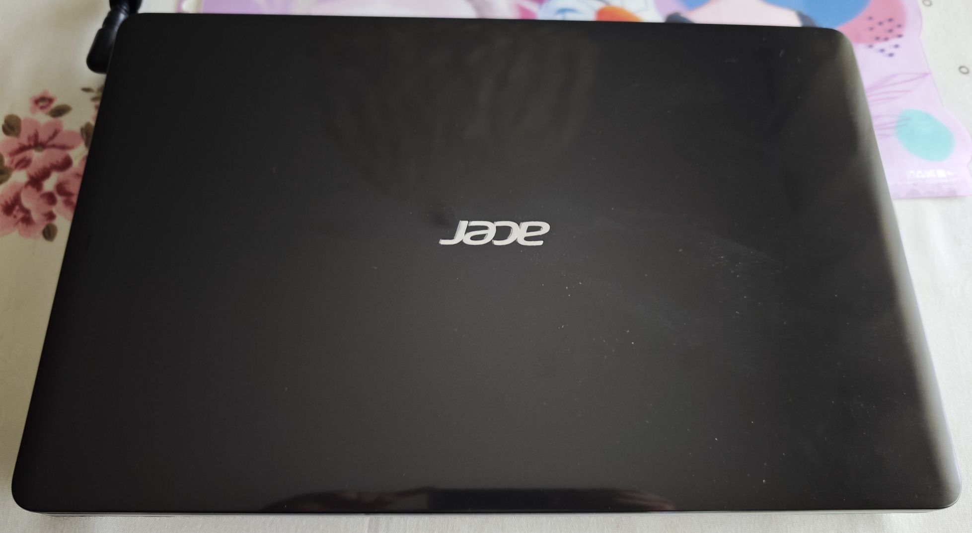 Portátil da marca Acer.
Funciona sem problemas mas a bate