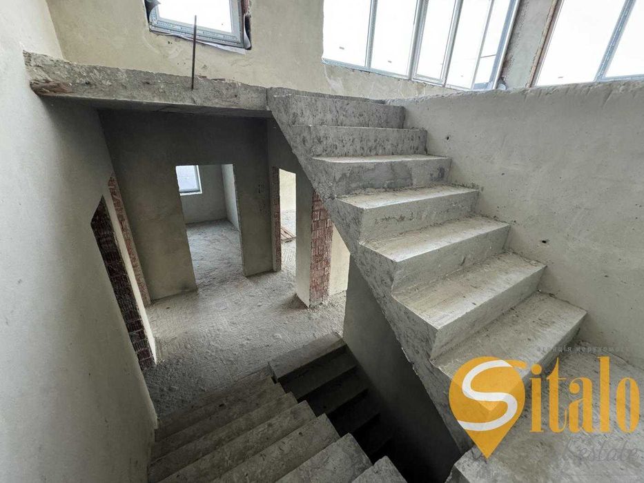 Продаж 5 кімнатного будинку, котеджа в Зубрі біля Рафаеля