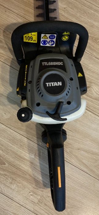 Nożyce Spalinowe do Żywopłotu TITAN TTL688HDC 61cm