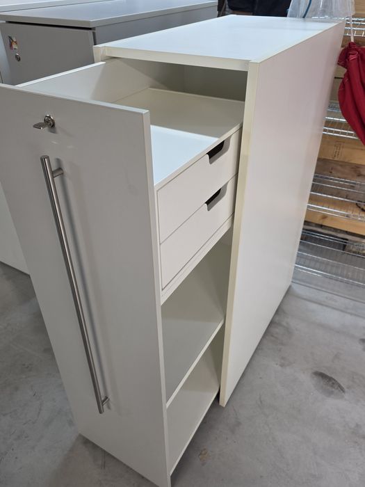 Szafki biurowe  magazynowe z wysuwem  cargo  solidne stan b.dobry