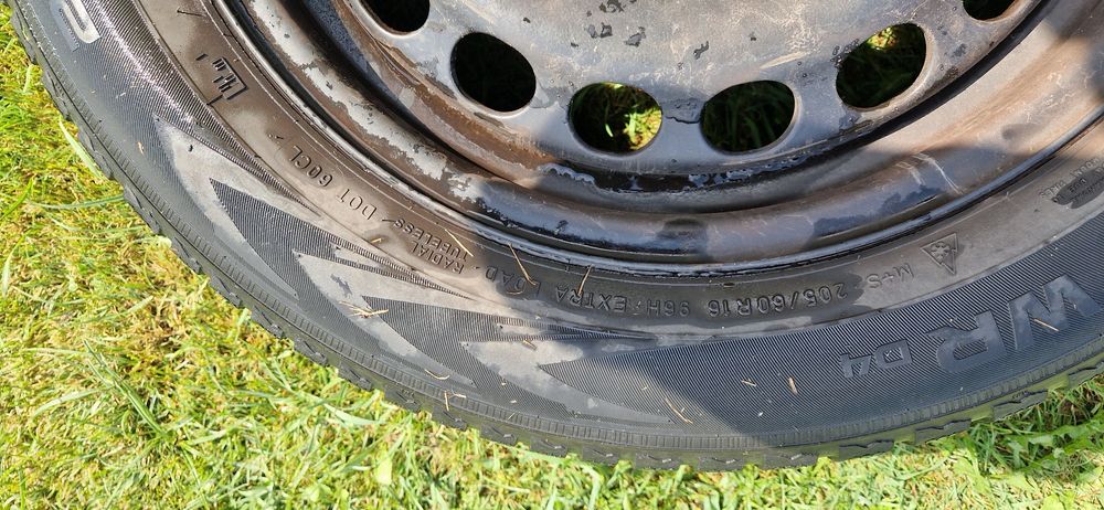Sprzedam opony zimowe  na felgach stalowychvolkswagen  205/60 R16 2 no