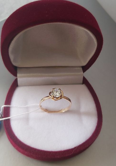 Каблучка  золото 585 проба нова