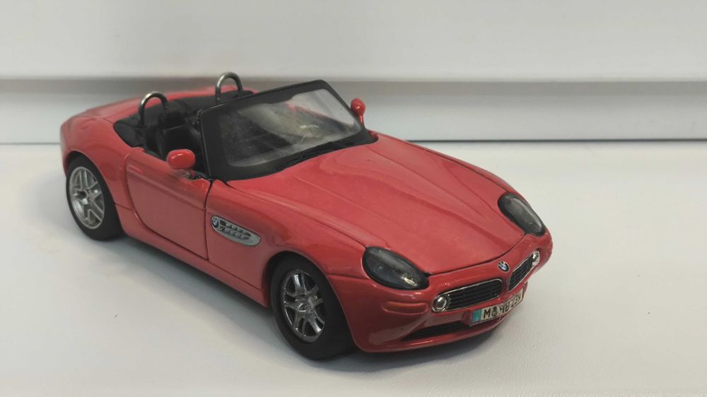 Модель, машинка BMW Z8 1.24 Cabrio Maisto Red