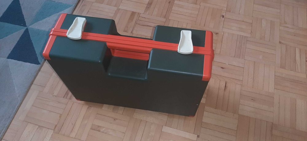 Plastikowa skrzynka