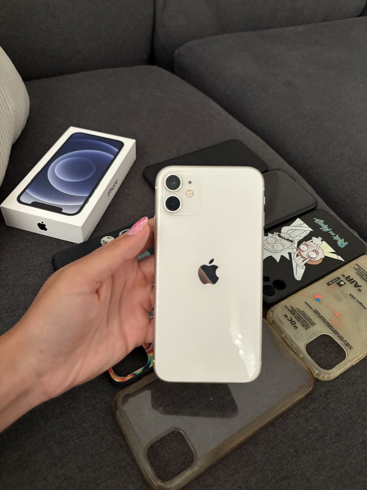 Iphone 11 com capas e caixa