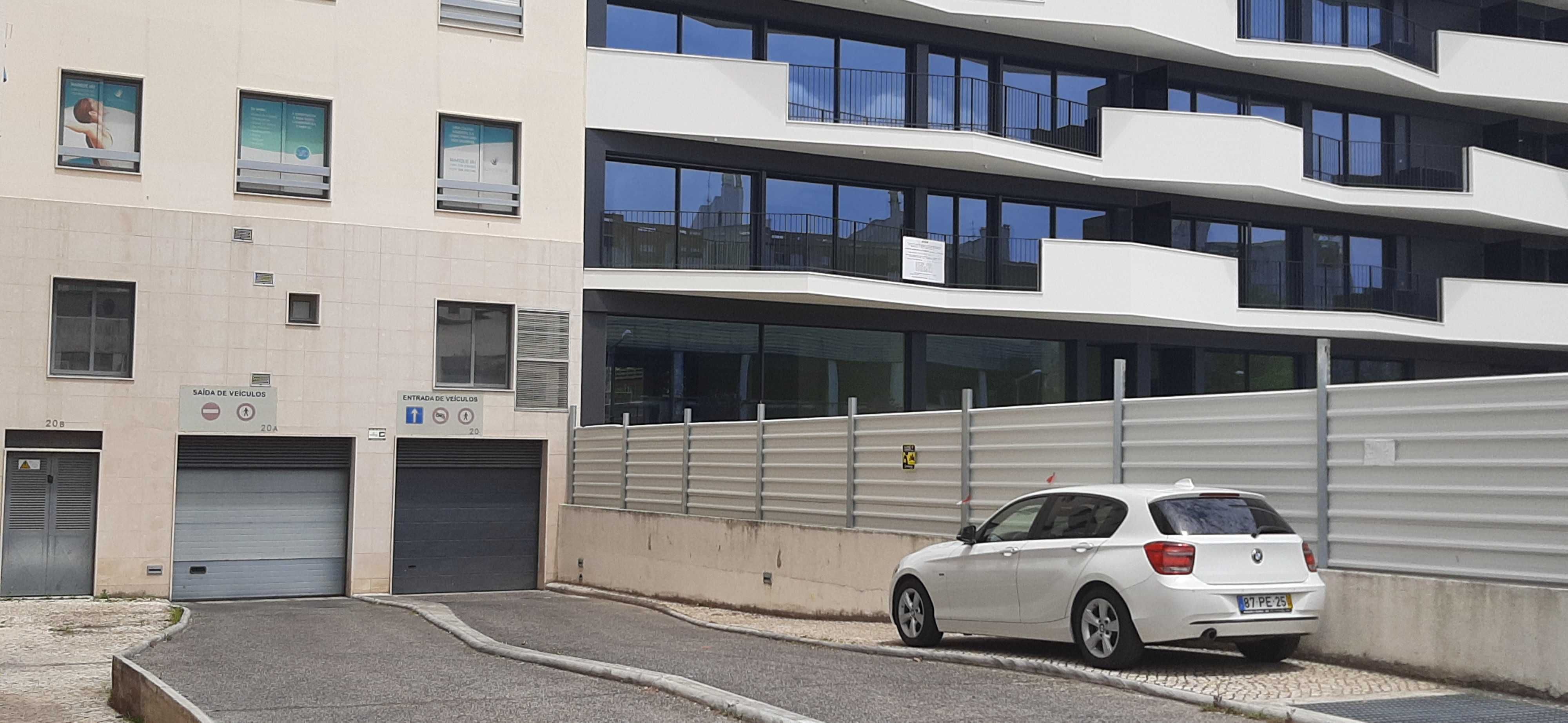 Garagem p/CARRO - Av. Berlim nº 27 - 3 min Aeroporto Aeroporto / A1