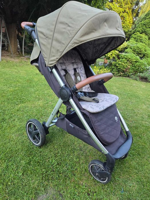 Wózek spacerowy Petite&Mars model Royal