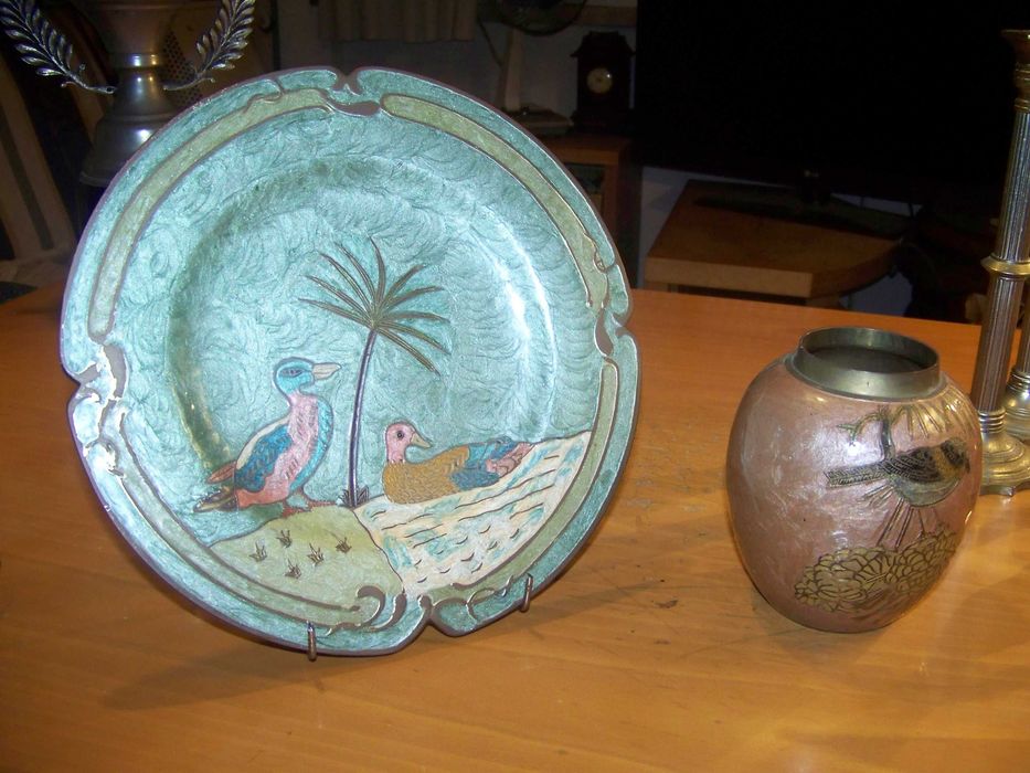 prato decorativo em latão pintado