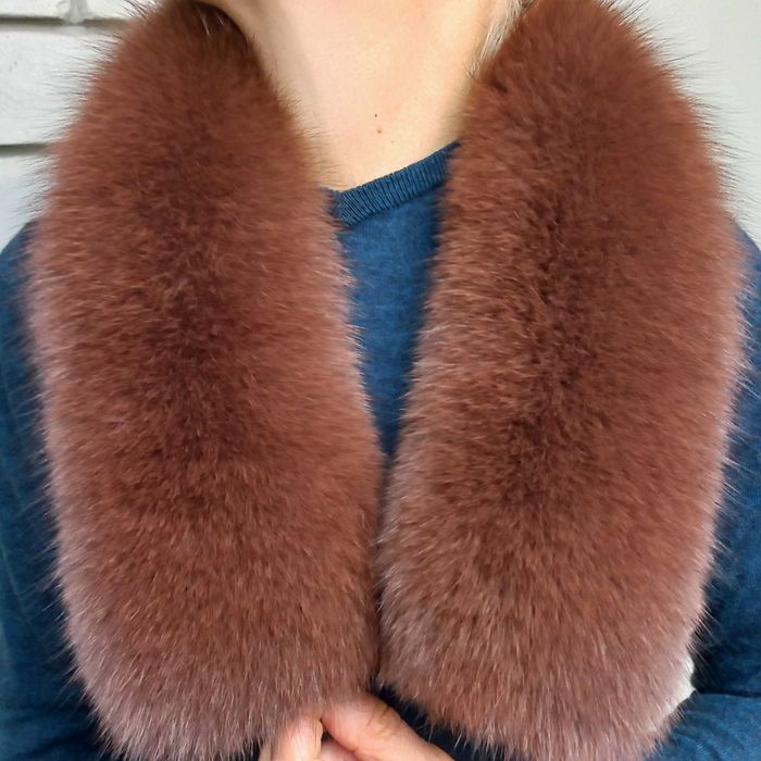 Меховой воротник.
