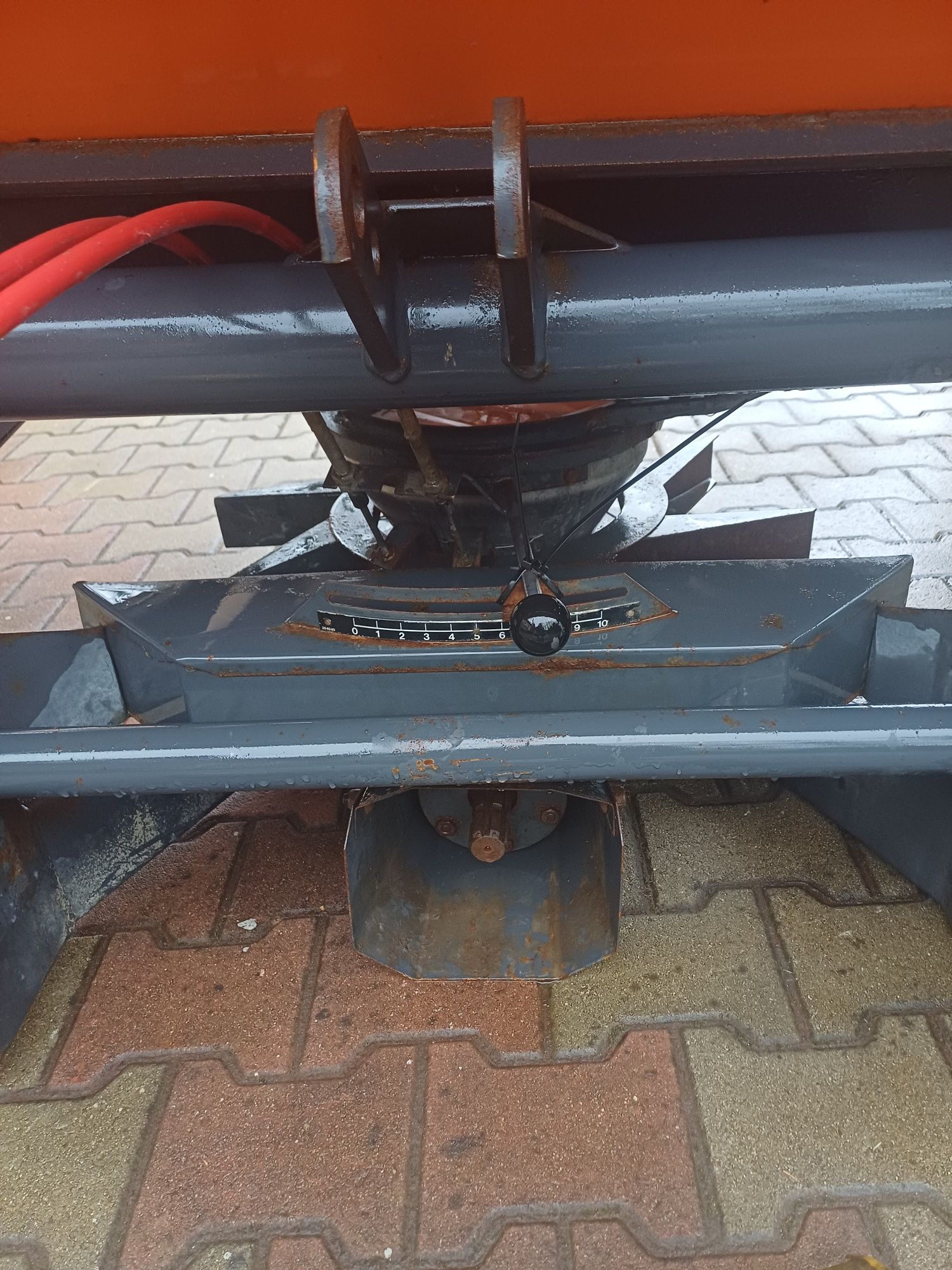 Rozsiewacz nawozów 700 l