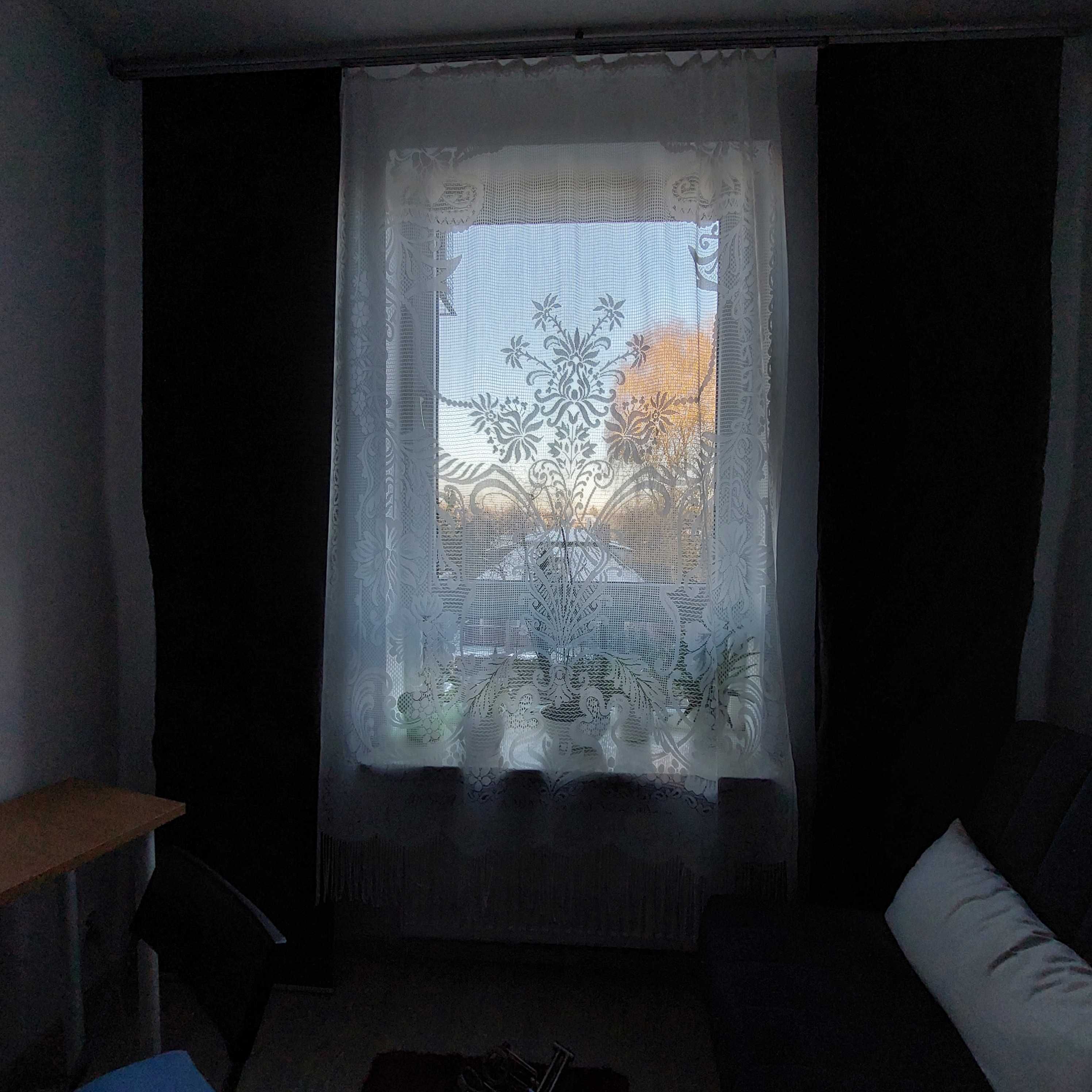 Firanka na okno z wzorem