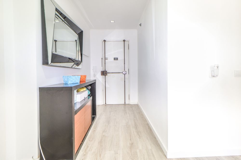 Apartamento T3 remodelado com arrecadação