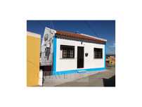 Moradia T2 com terreno em pequena aldeia.