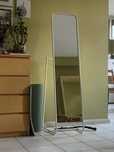Lustro IKEA Knapper stojace z wieszakami