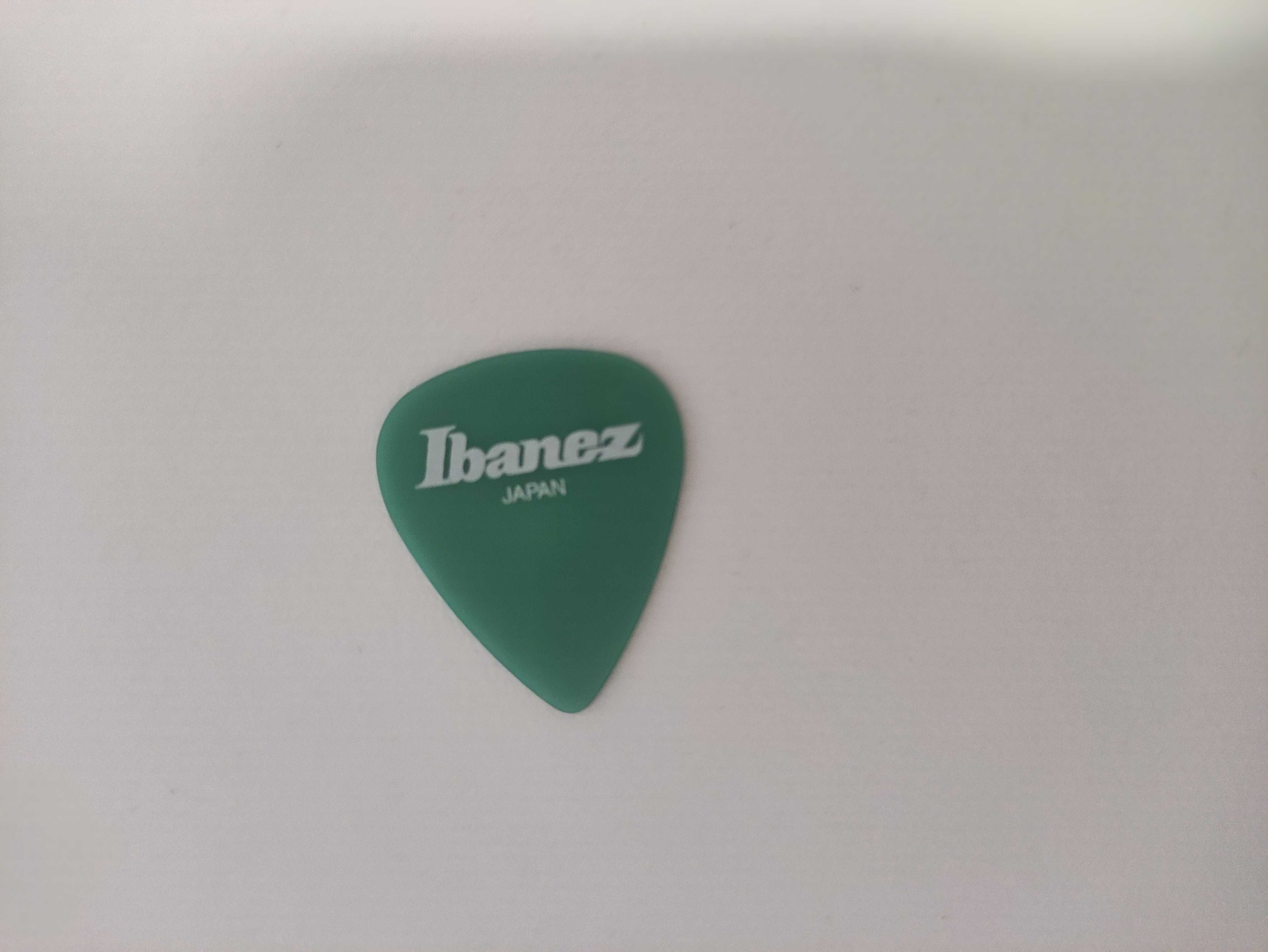Sprzedam gitarę elektroakustyczną TAKAMINE + pokrowiec