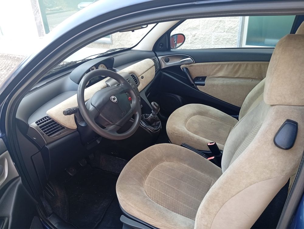 Lancia ypsilion 2005